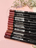 مداد لب کیکو خط لب کیکو (Kiko Milano Lip Liner) خط لب کیکو، ابزار ایدهآل شما برای ایجاد فرم دلخواه و جلوگیری از پخش شدن رژ لب است. با بافت نرم و رنگدانههای غنی، خط لبی دقیق و زیبا ترسیم کنید و به لبهایتان عمق و بعد ✏️ ایجاد خطی دقیق و بدون ریزش 😍 پوششدهی عالی و جلوگیری از پخش شدن رژ لب ✨️ بافت نرم و روان برای کشیدن آسان ⏳ ماندگاری بالا 🌈 رنگهای متنوع هماهنگ با رژ لبهای کیکو