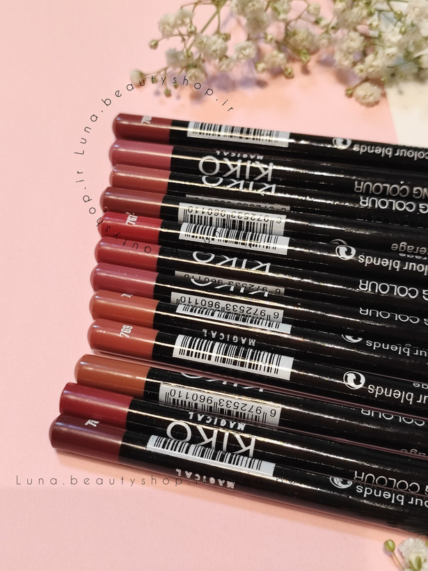مداد لب کیکو خط لب کیکو (Kiko Milano Lip Liner) خط لب کیکو، ابزار ایدهآل شما برای ایجاد فرم دلخواه و جلوگیری از پخش شدن رژ لب است. با بافت نرم و رنگدانههای غنی، خط لبی دقیق و زیبا ترسیم کنید و به لبهایتان عمق و بعد ✏️ ایجاد خطی دقیق و بدون ریزش 😍 پوششدهی عالی و جلوگیری از پخش شدن رژ لب ✨️ بافت نرم و روان برای کشیدن آسان ⏳ ماندگاری بالا 🌈 رنگهای متنوع هماهنگ با رژ لبهای کیکو